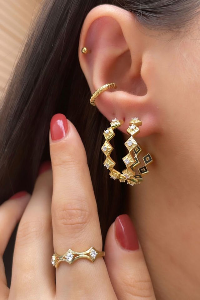 Sıralı Kare Taşlı Gümüş Küpe