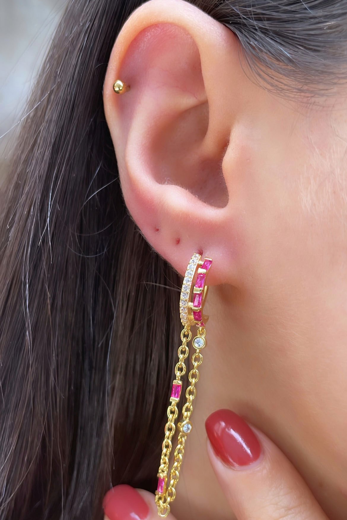 Baget ve Yuvarlak Taşlı Sallantılı Küpe