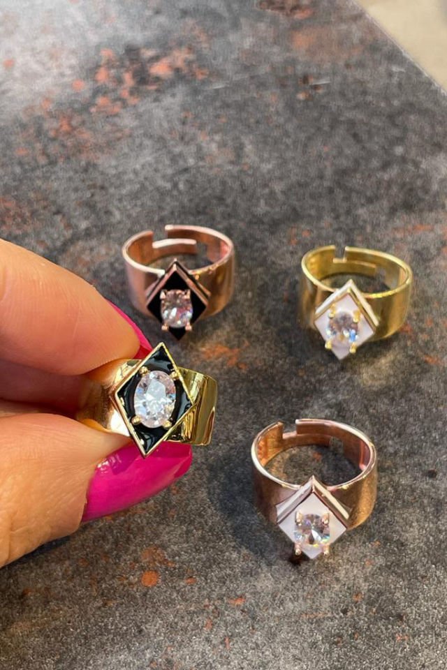 Oval Taşlı Kare Mine Gümüş Yüzük