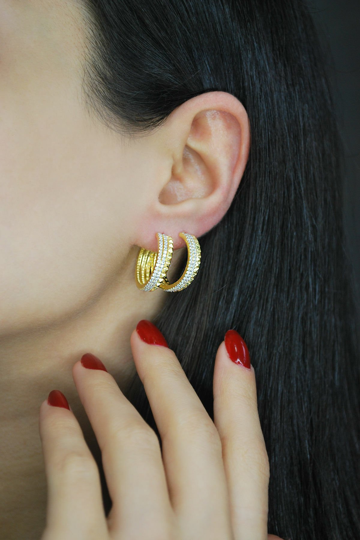 Çift Sıra Taşlı ve Tırtıklı Gümüş Küpe