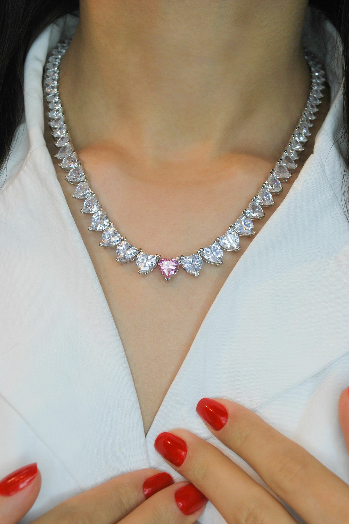 Zirkon Taşlı Sıralı Kalp Su Yolu Gümüş Kolye