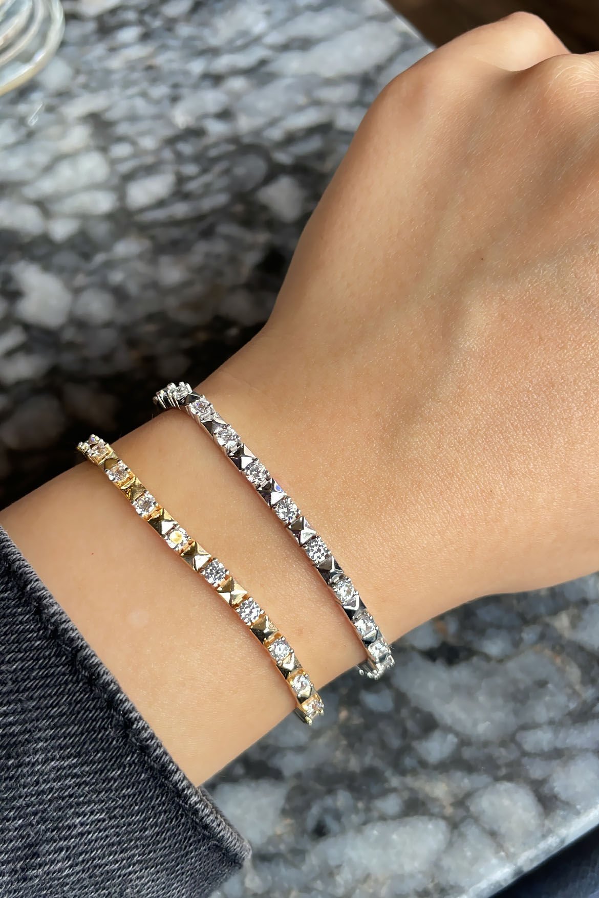 Yuvarlak Taşlı Su Yolu Gümüş Bileklik