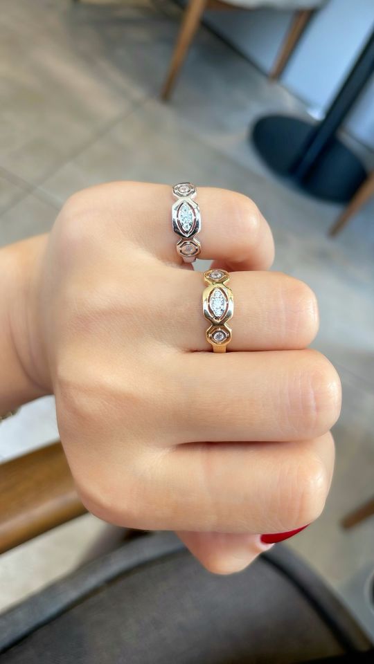 Mekik ve Yuvarlak Kesim Serçe Parmak Yüzük