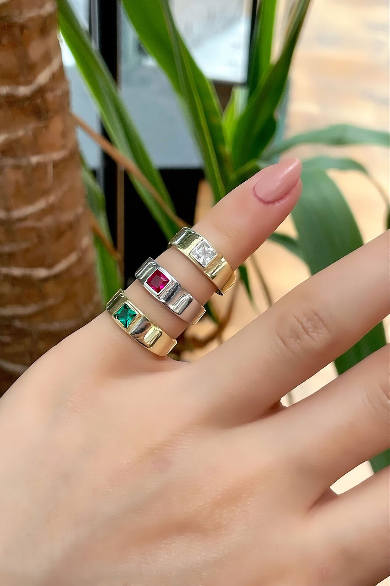 Taşlı Kare Kesim Gümüş Yüzük