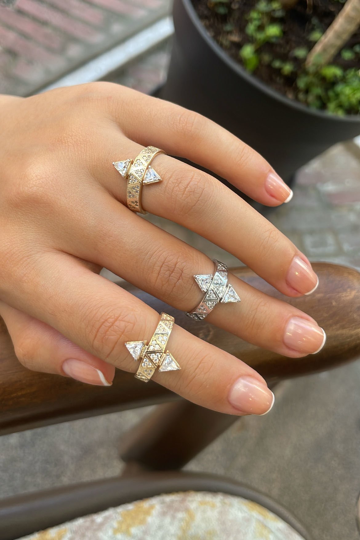 Çift Üçgen Taşlı Gümüş Yüzük