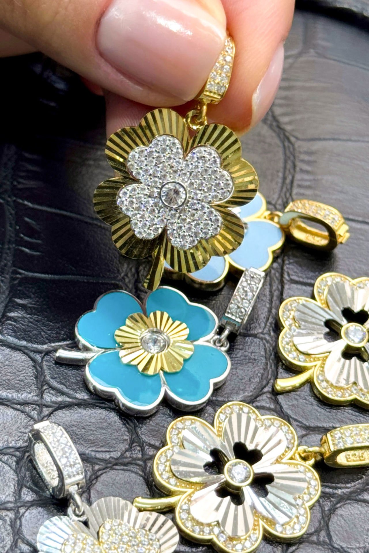 Dört Yapraklı Taşlı Gümüş Charm