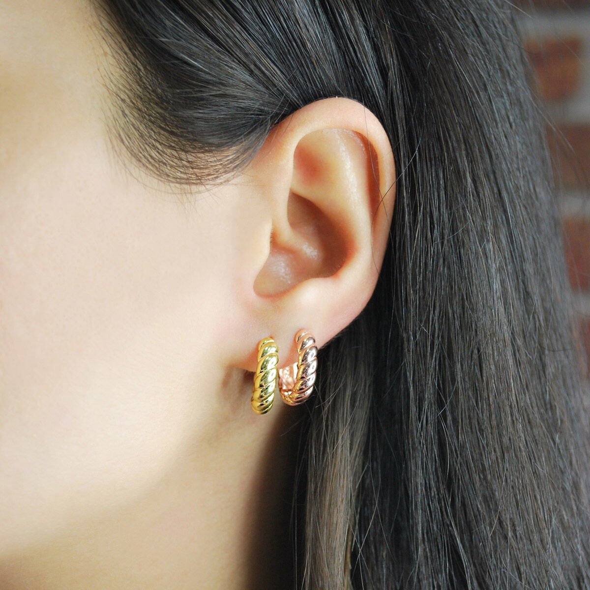 Burgu Halka Gümüş Küpe