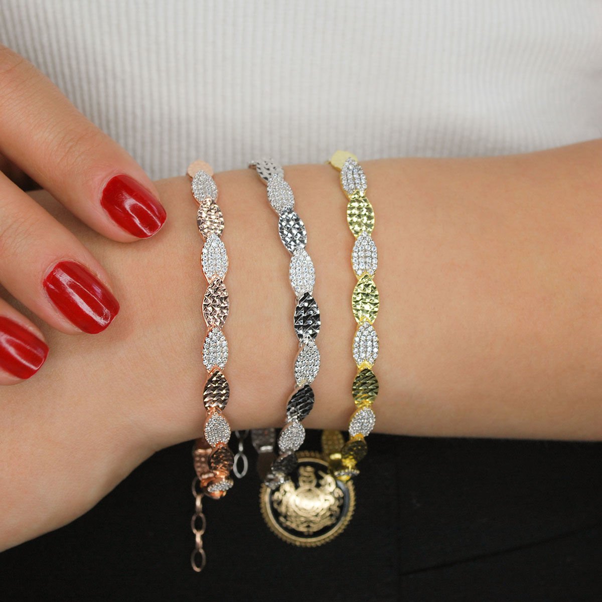 Kabartmalı Taşlı Su Yolu Gümüş Bileklik