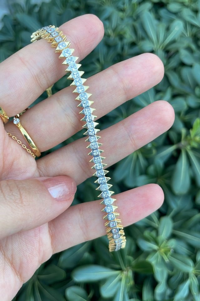 Kare Taşlı Diken Gümüş Bileklik