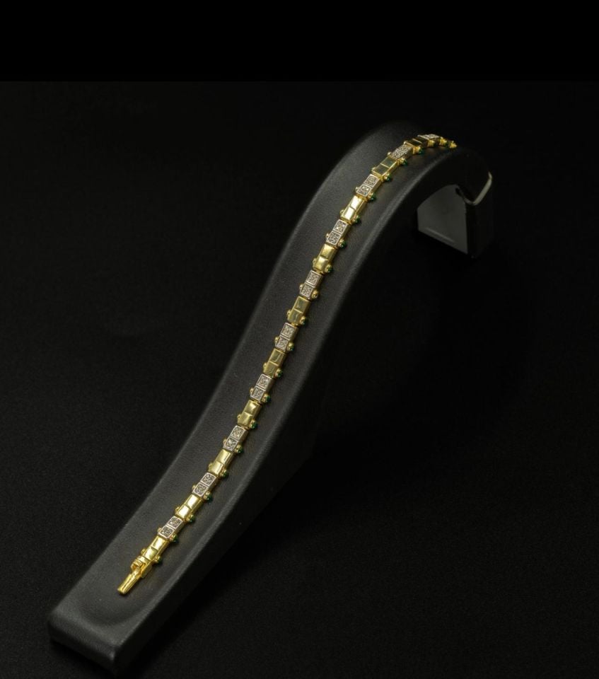 Yanları Yeşil Taşlı Tasarım Gümüş Bileklik