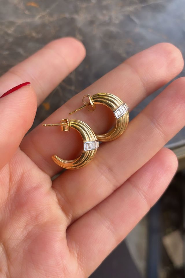 Baget Taşlı Bombeli Gümüş Küpe